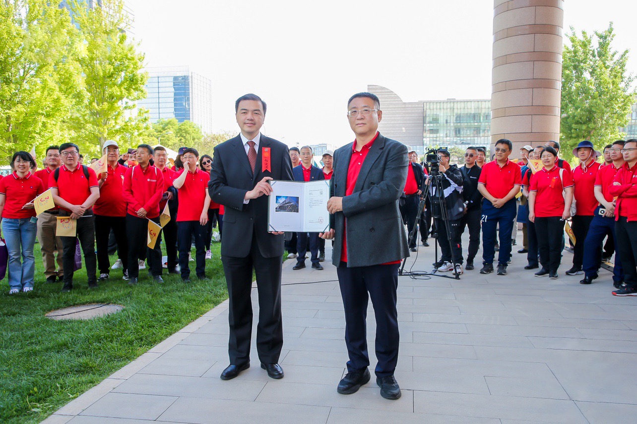 尊龙凯时集团董事长李滨受邀出席清华大学112年校庆活动并致辞